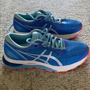 ASICS women’s Gel Nimbus 21